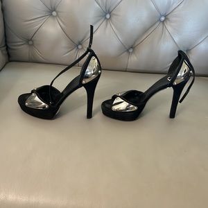 AUTHENTIC GUCCI Velvet Platform heels with chrome metal Size 8